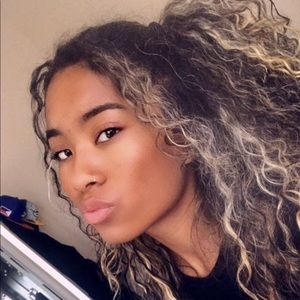 Meet your Posher, Julia